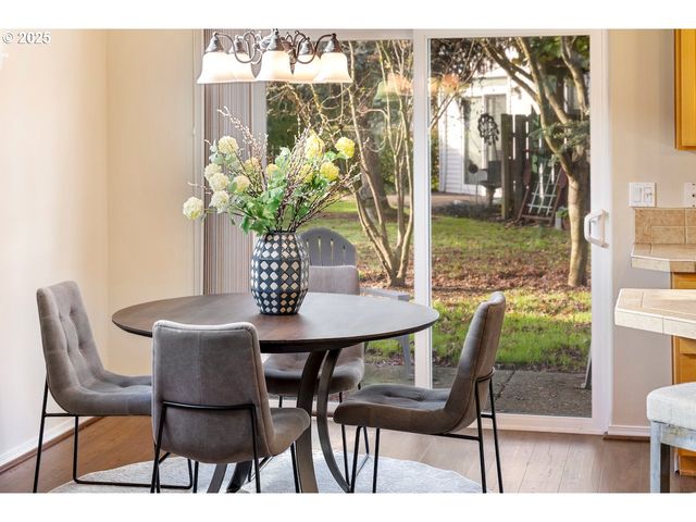 1558 Ne 10TH Pl, Canby, OR 97013