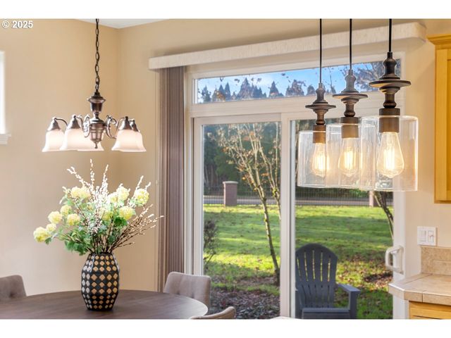 1558 Ne 10TH Pl, Canby, OR 97013