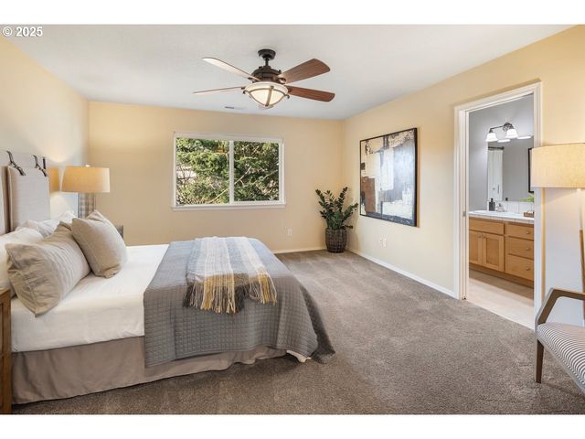 1558 Ne 10TH Pl, Canby, OR 97013