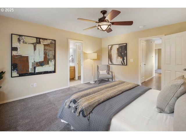 1558 Ne 10TH Pl, Canby, OR 97013