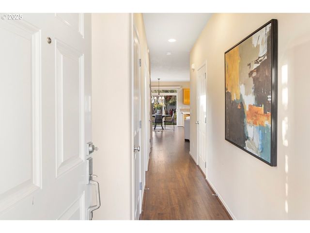 1558 Ne 10TH Pl, Canby, OR 97013