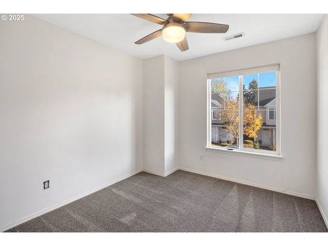 1558 Ne 10TH Pl, Canby, OR 97013