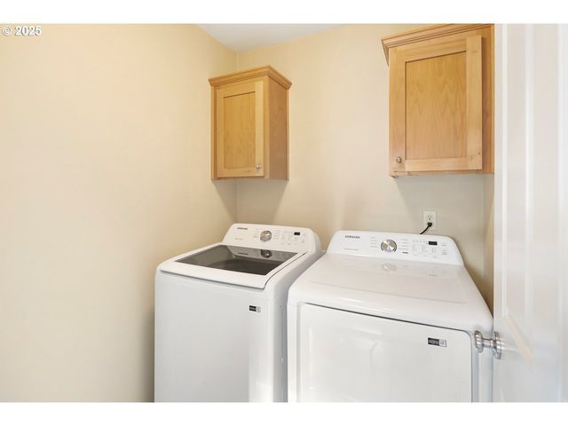 1558 Ne 10TH Pl, Canby, OR 97013