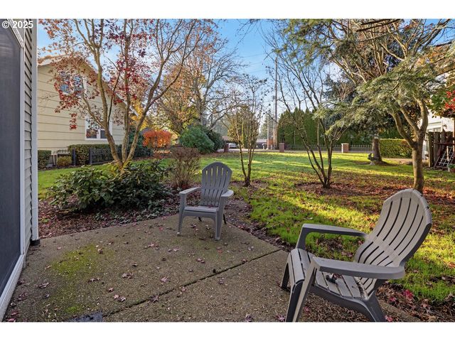 1558 Ne 10TH Pl, Canby, OR 97013