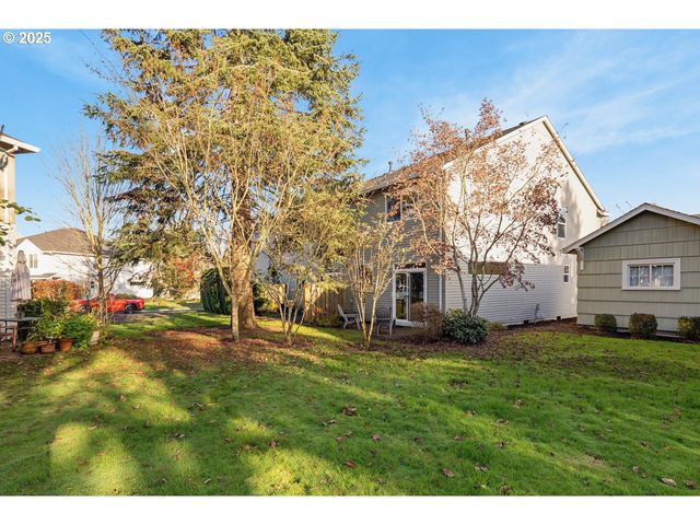 1558 Ne 10TH Pl, Canby, OR 97013