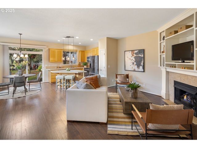 1558 Ne 10TH Pl, Canby, OR 97013