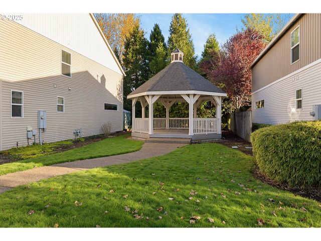 1558 Ne 10TH Pl, Canby, OR 97013