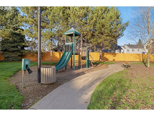 1558 Ne 10TH Pl, Canby, OR 97013