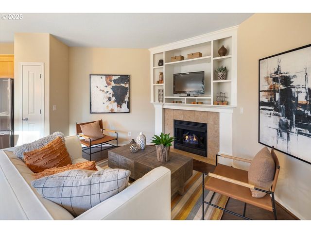 1558 Ne 10TH Pl, Canby, OR 97013