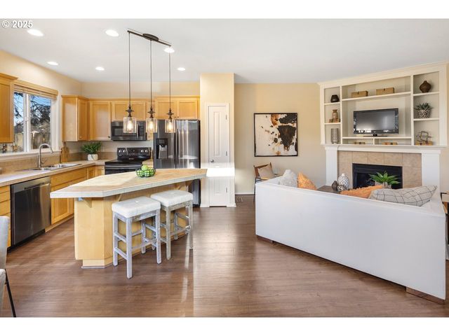 1558 Ne 10TH Pl, Canby, OR 97013