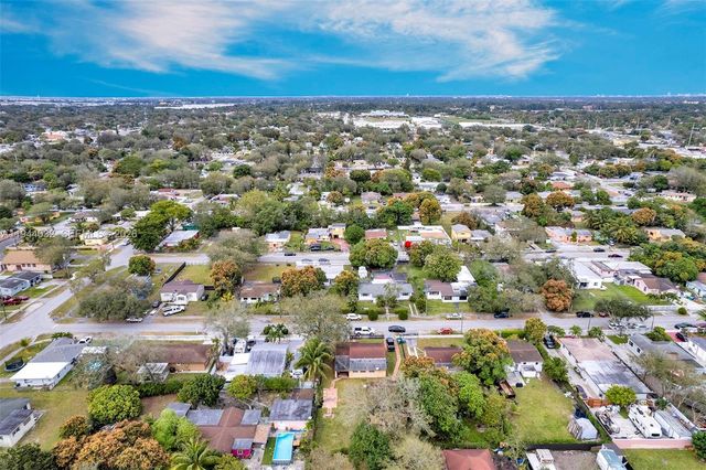 1900 NW 88th St, Miami, FL 33147