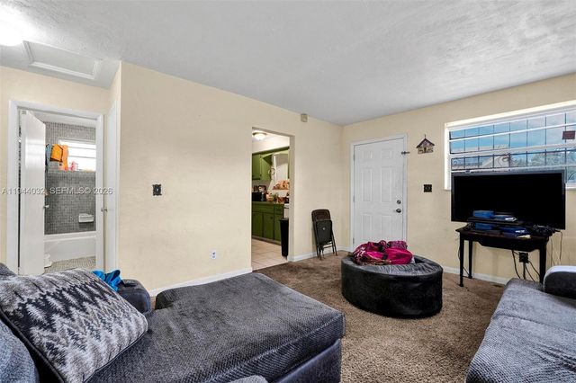 1900 NW 88th St, Miami, FL 33147