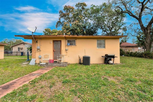 1900 NW 88th St, Miami, FL 33147