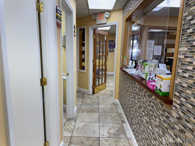 7 Brunswick Woods Drive, East Brunswick, NJ 08816