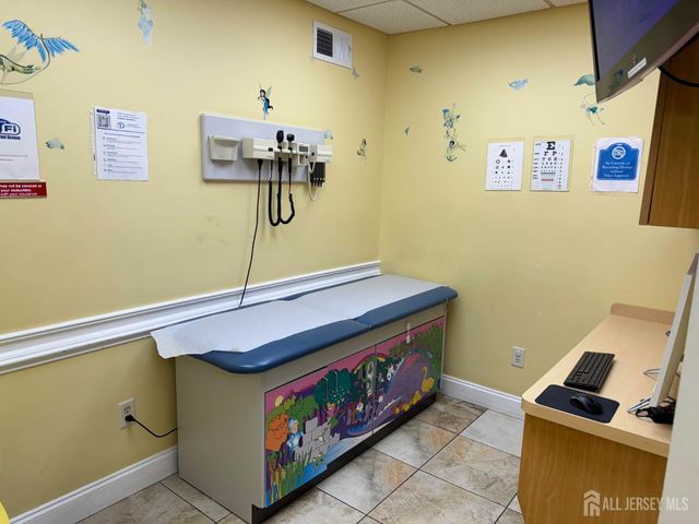 7 Brunswick Woods Drive, East Brunswick, NJ 08816