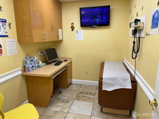 7 Brunswick Woods Drive, East Brunswick, NJ 08816