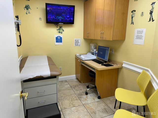 7 Brunswick Woods Drive, East Brunswick, NJ 08816