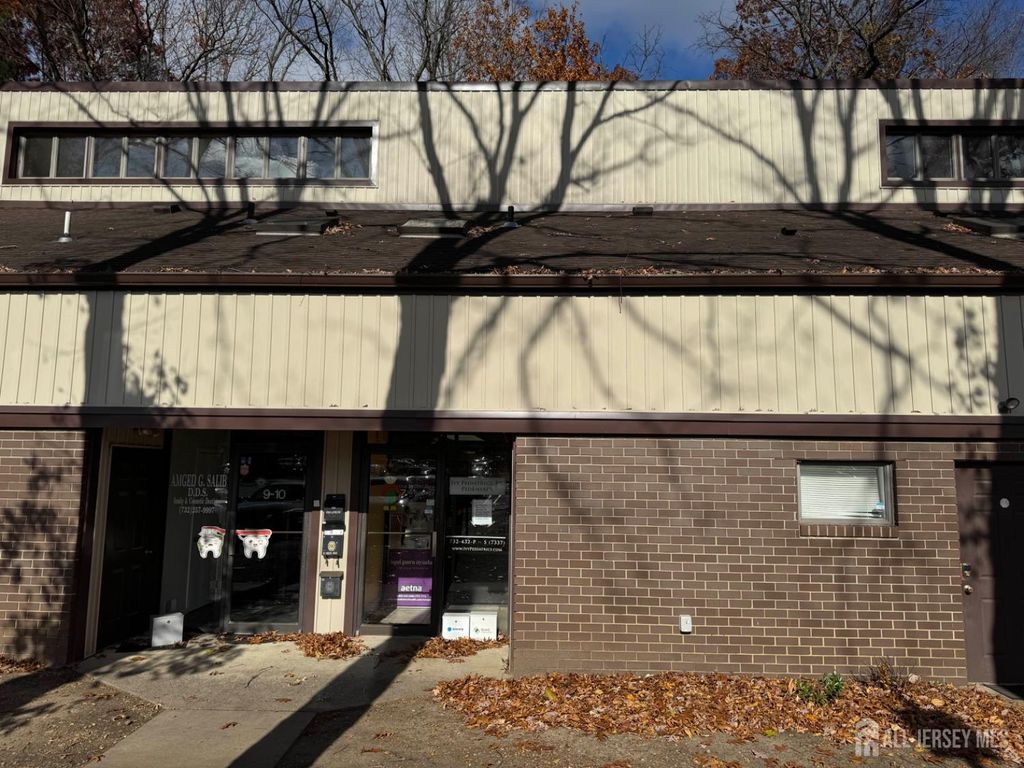 7 Brunswick Woods Drive, East Brunswick, NJ 08816