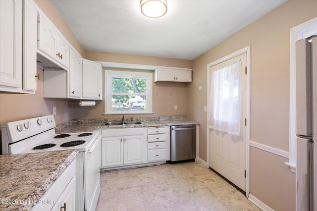 3732 Glenmeade Rd, Louisville, KY 40218