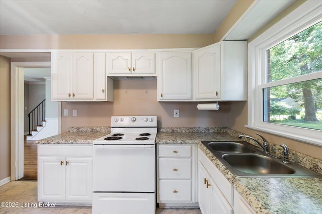 3732 Glenmeade Rd, Louisville, KY 40218