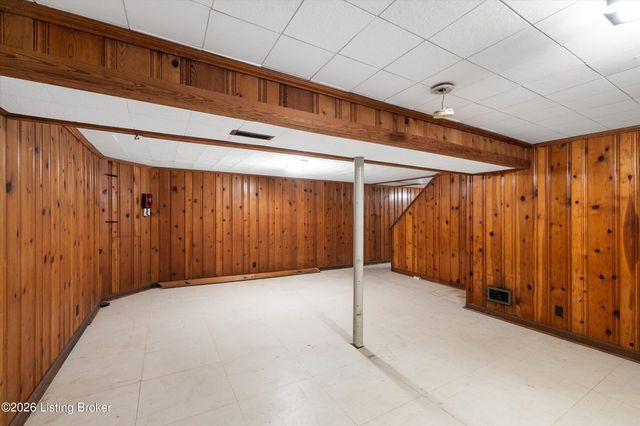 3732 Glenmeade Rd, Louisville, KY 40218