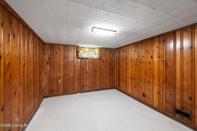 3732 Glenmeade Rd, Louisville, KY 40218