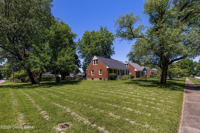 3732 Glenmeade Rd, Louisville, KY 40218