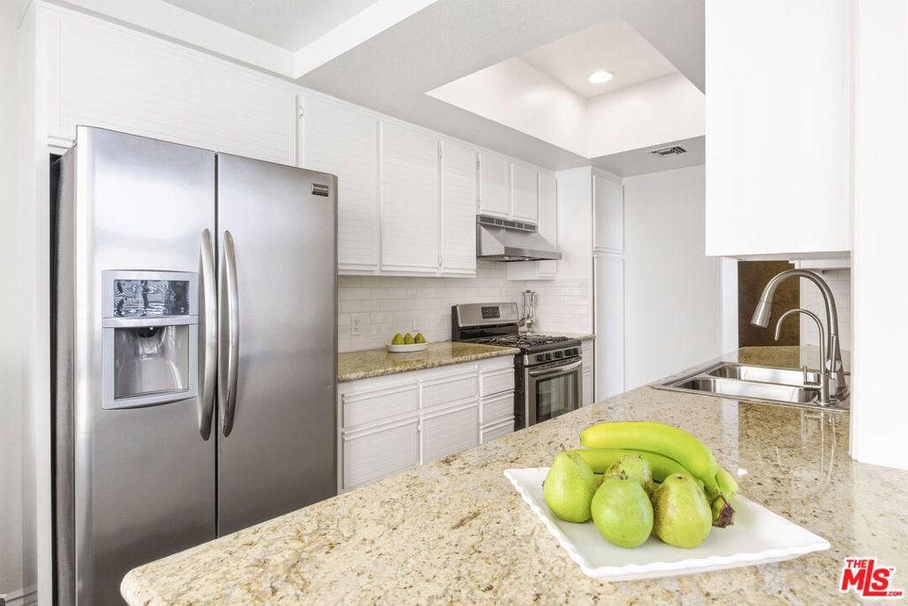 Image 10 of property listing at 1164 Wellesley Avenue 301, Los Angeles, CA 90049