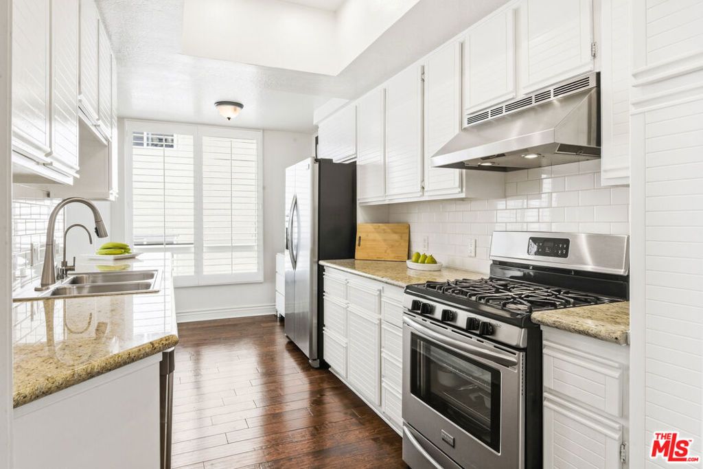 Image 11 of property listing at 1164 Wellesley Avenue 301, Los Angeles, CA 90049