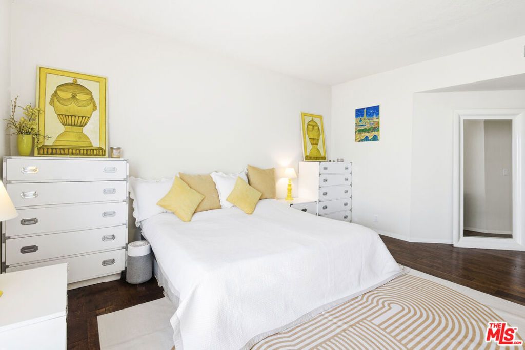 Image 18 of property listing at 1164 Wellesley Avenue 301, Los Angeles, CA 90049