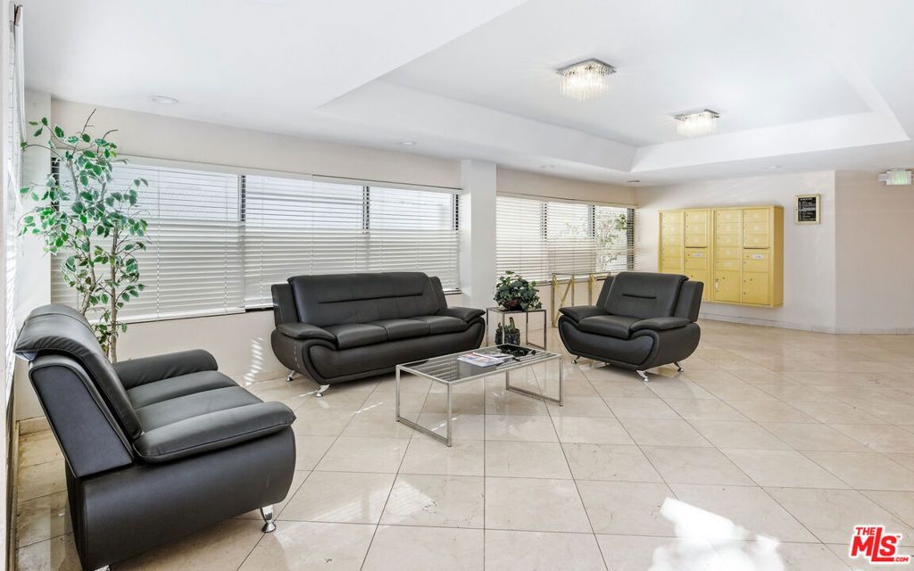 Image 26 of property listing at 1164 Wellesley Avenue 301, Los Angeles, CA 90049