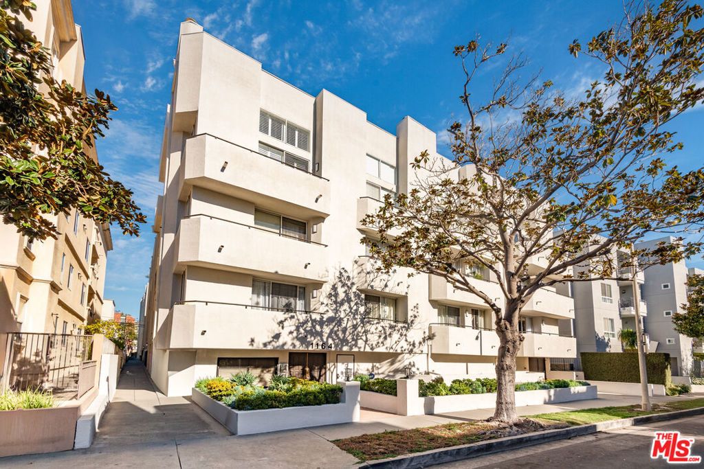Image 27 of property listing at 1164 Wellesley Avenue 301, Los Angeles, CA 90049