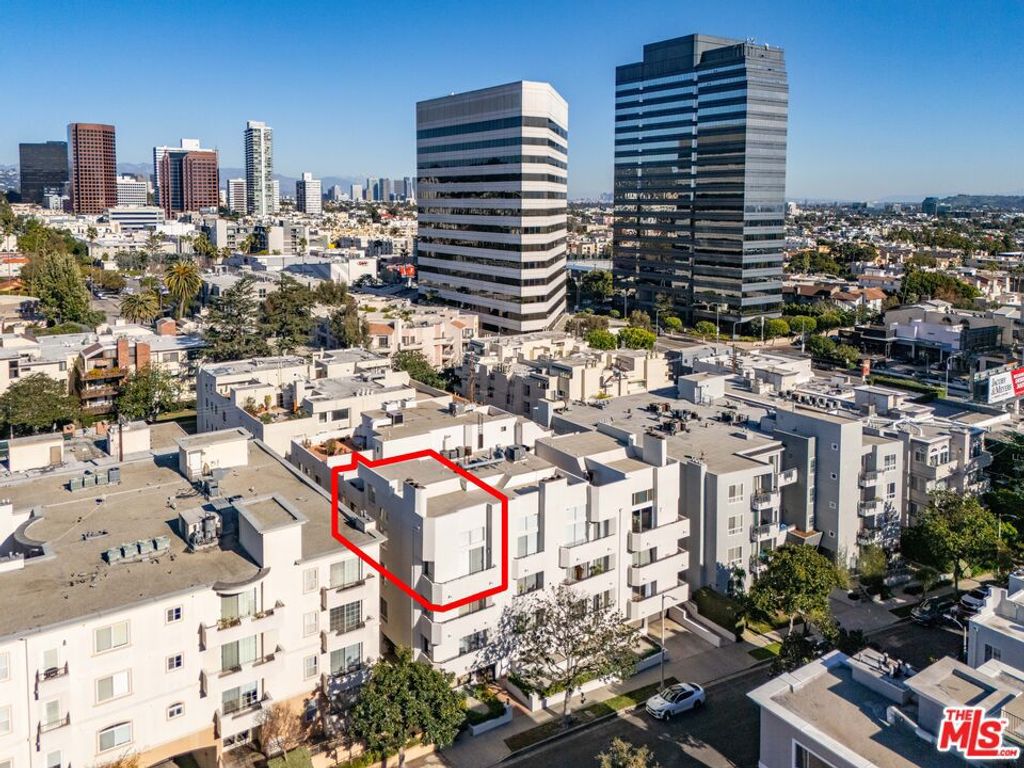 Image 28 of property listing at 1164 Wellesley Avenue 301, Los Angeles, CA 90049