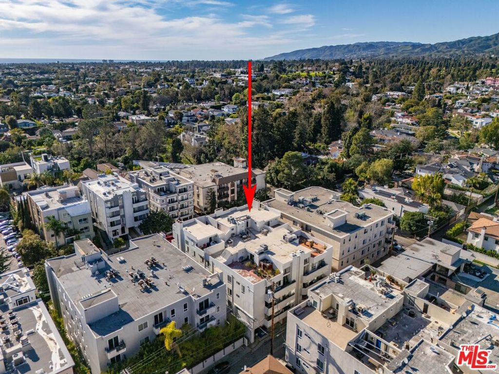 Image 30 of property listing at 1164 Wellesley Avenue 301, Los Angeles, CA 90049