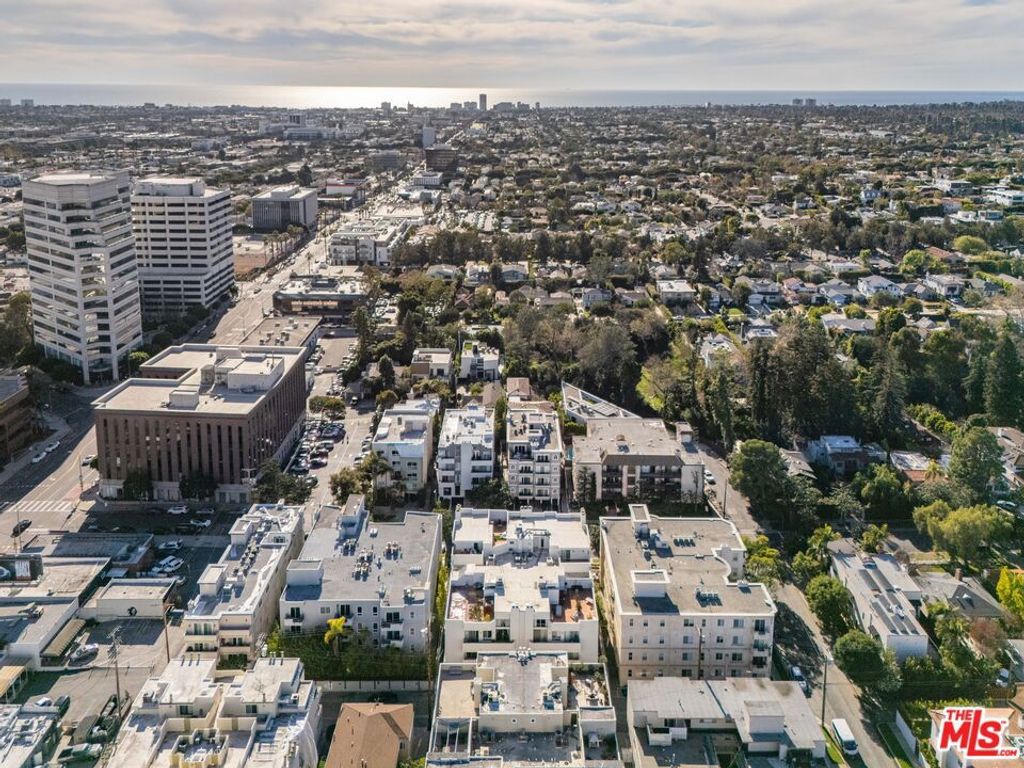 Image 31 of property listing at 1164 Wellesley Avenue 301, Los Angeles, CA 90049