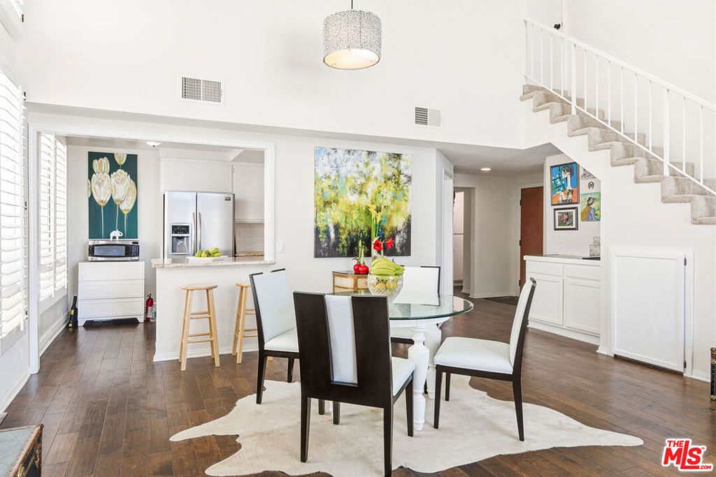 Image 8 of property listing at 1164 Wellesley Avenue 301, Los Angeles, CA 90049