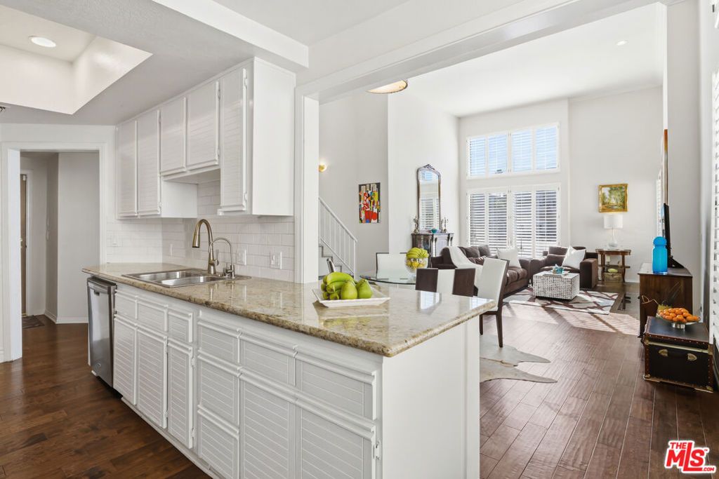 Image 9 of property listing at 1164 Wellesley Avenue 301, Los Angeles, CA 90049