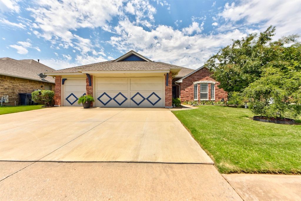 757 Caroline Drive, Yukon, OK 73099