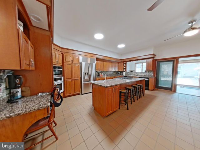 2671 ALMOND ST, Philadelphia, PA 19125