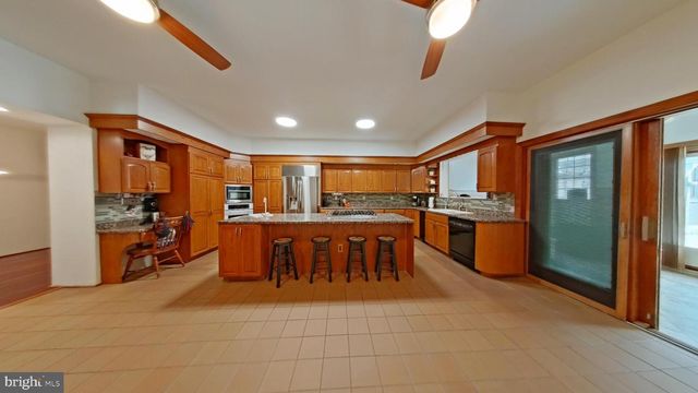 2671 ALMOND ST, Philadelphia, PA 19125