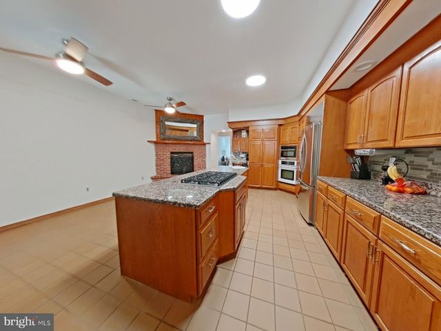 2671 ALMOND ST, Philadelphia, PA 19125