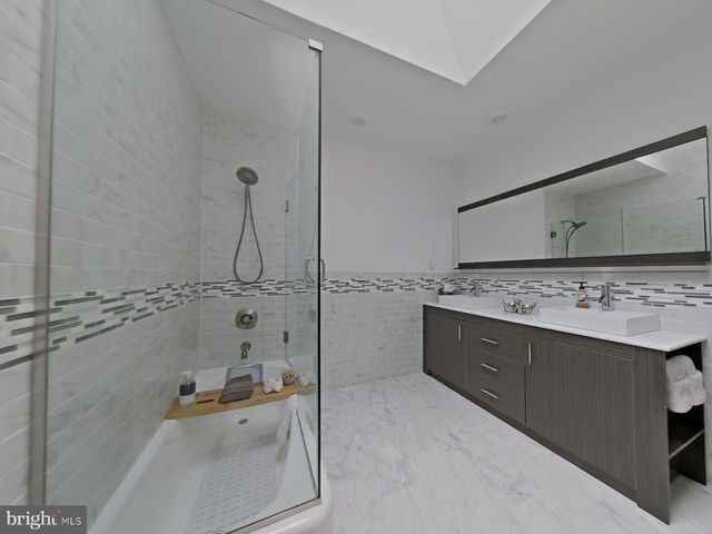 2671 ALMOND ST, Philadelphia, PA 19125