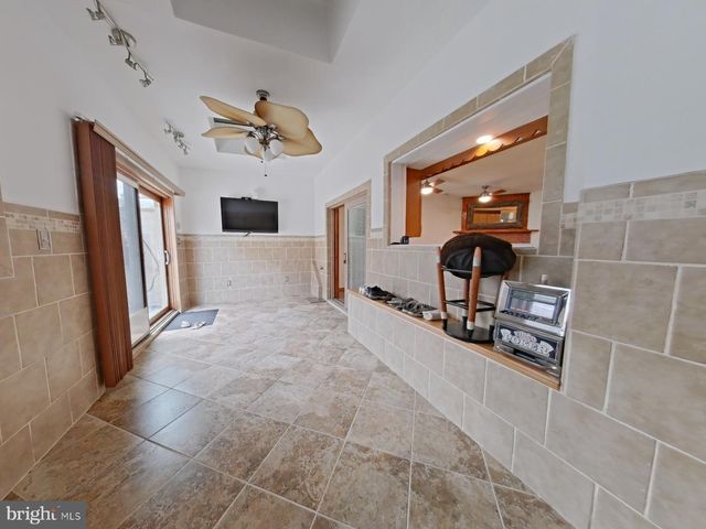 2671 ALMOND ST, Philadelphia, PA 19125