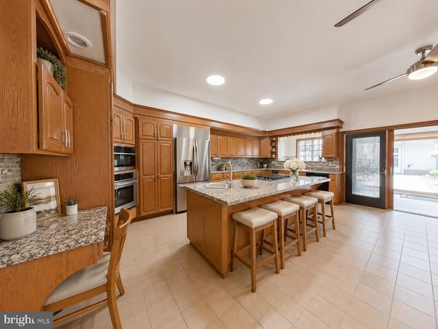 2671 ALMOND ST, Philadelphia, PA 19125