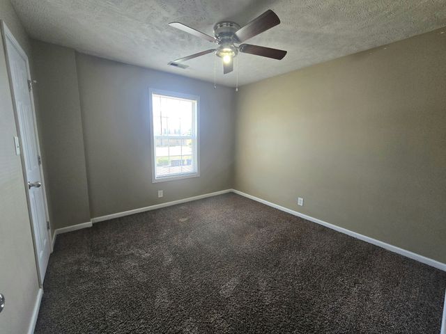 812 Oak Arbor Ct Apt D, Clarksville, TN 37040