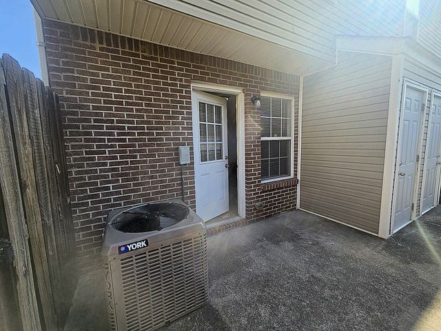 812 Oak Arbor Ct Apt D, Clarksville, TN 37040