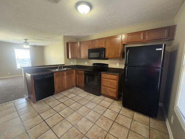 812 Oak Arbor Ct Apt D, Clarksville, TN 37040