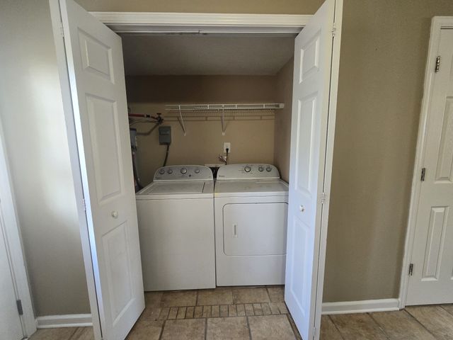 812 Oak Arbor Ct Apt D, Clarksville, TN 37040