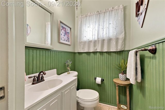 13844 Arnold Drive, Warren, MI 48088
