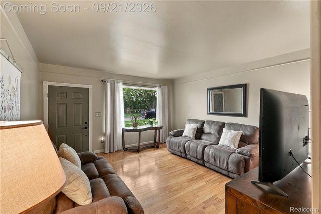 13844 Arnold Drive, Warren, MI 48088